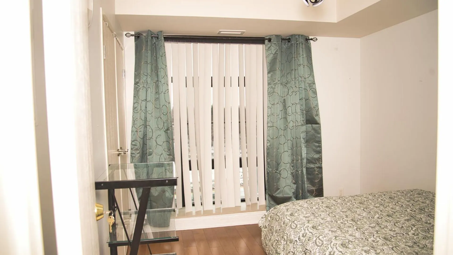 Minimum One Month Room Rental In Fairly New 2 Rooms, 2 Bathrooms Condo Ottawa Homestay